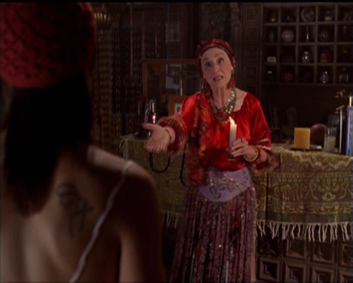 Charmed-Online-dot-net_5x06TheEyesHaveIt0050.jpg