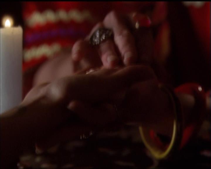 Charmed-Online-dot-net_5x06TheEyesHaveIt0064.jpg