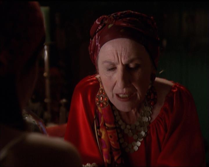 Charmed-Online-dot-net_5x06TheEyesHaveIt0091.jpg