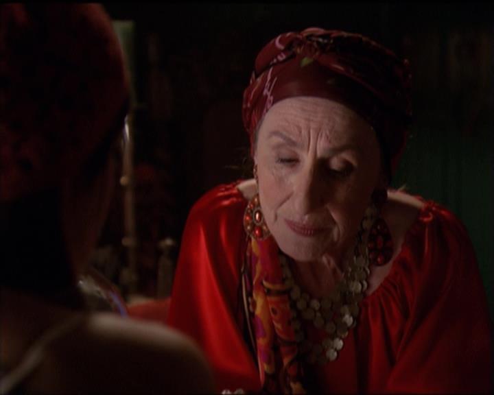 Charmed-Online-dot-net_5x06TheEyesHaveIt0098.jpg