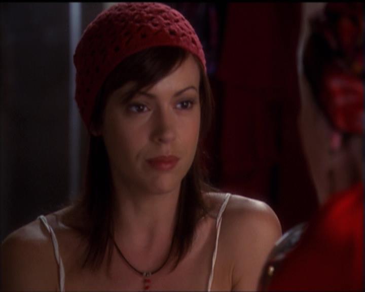 Charmed-Online-dot-net_5x06TheEyesHaveIt0100.jpg