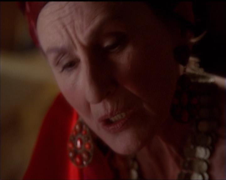 Charmed-Online-dot-net_5x06TheEyesHaveIt0131.jpg