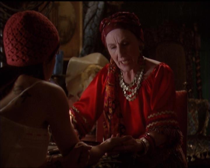 Charmed-Online-dot-net_5x06TheEyesHaveIt0140.jpg
