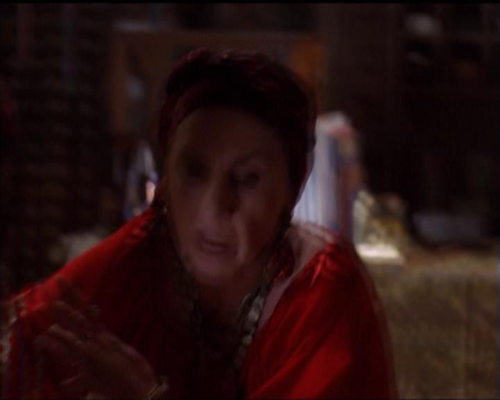 Charmed-Online-dot-net_5x06TheEyesHaveIt0174.jpg