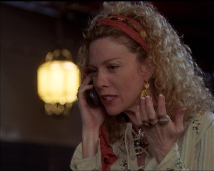 Charmed-Online-dot-net_5x06TheEyesHaveIt0193.jpg