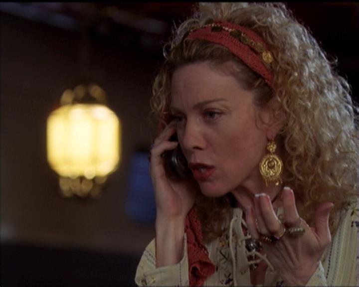 Charmed-Online-dot-net_5x06TheEyesHaveIt0194.jpg