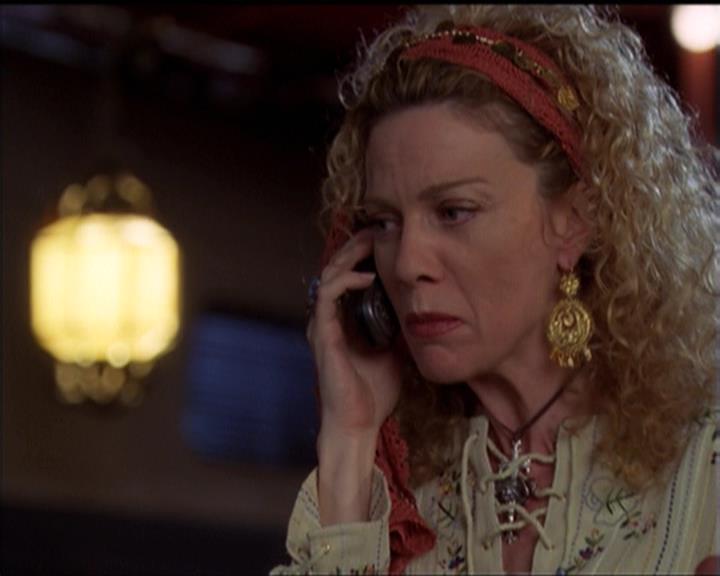 Charmed-Online-dot-net_5x06TheEyesHaveIt0195.jpg