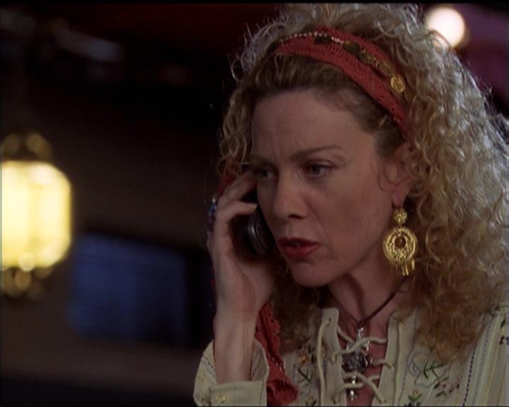 Charmed-Online-dot-net_5x06TheEyesHaveIt0196.jpg