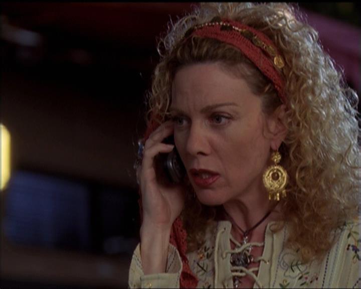 Charmed-Online-dot-net_5x06TheEyesHaveIt0197.jpg