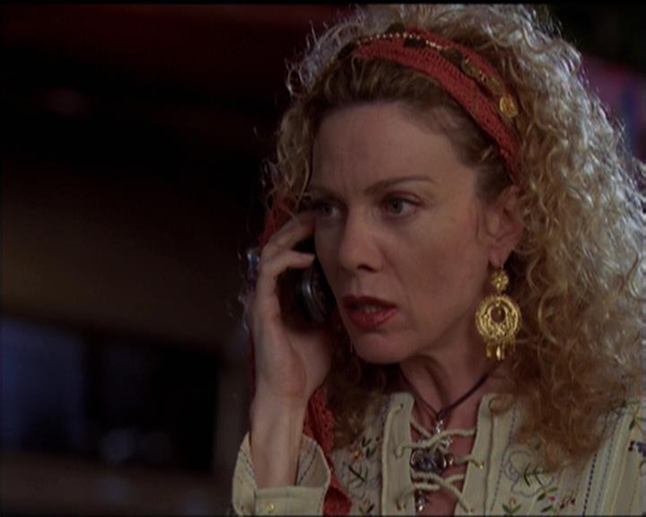 Charmed-Online-dot-net_5x06TheEyesHaveIt0198.jpg