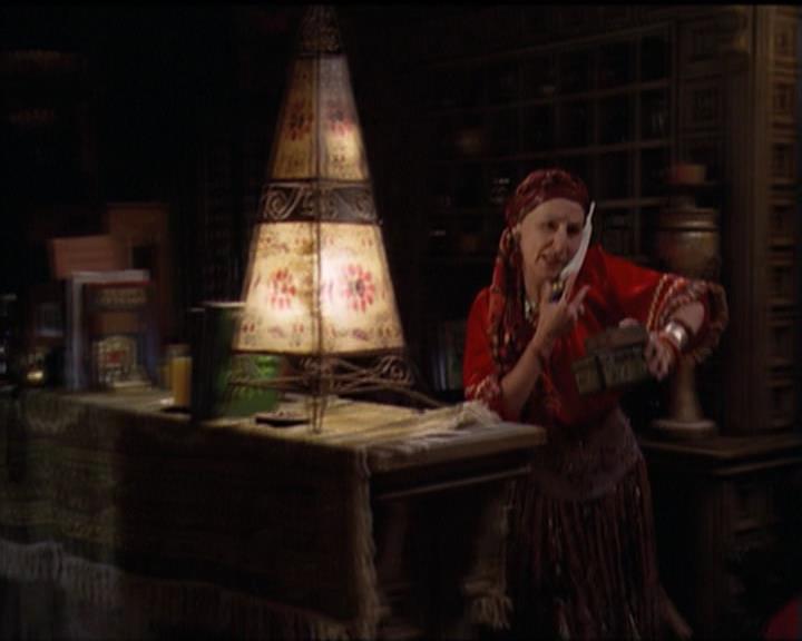 Charmed-Online-dot-net_5x06TheEyesHaveIt0200.jpg