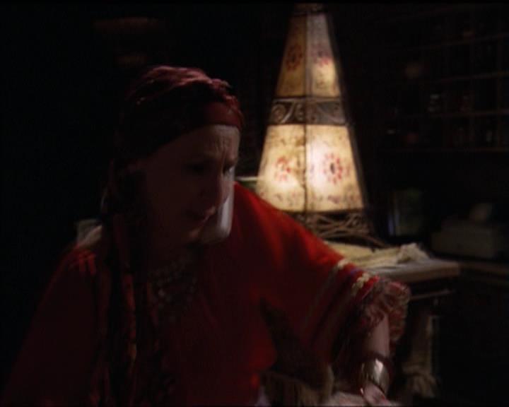 Charmed-Online-dot-net_5x06TheEyesHaveIt0202.jpg
