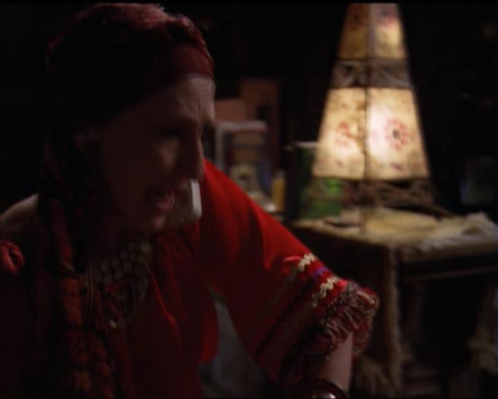 Charmed-Online-dot-net_5x06TheEyesHaveIt0203.jpg