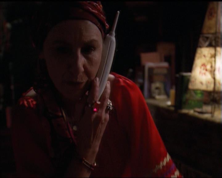 Charmed-Online-dot-net_5x06TheEyesHaveIt0204.jpg