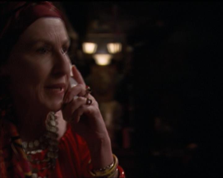 Charmed-Online-dot-net_5x06TheEyesHaveIt0209.jpg