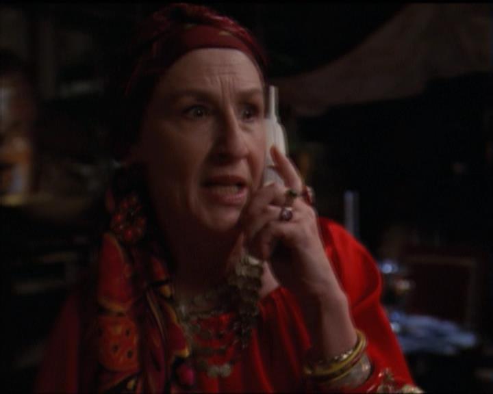 Charmed-Online-dot-net_5x06TheEyesHaveIt0211.jpg