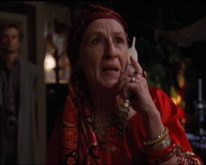 Charmed-Online-dot-net_5x06TheEyesHaveIt0212.jpg
