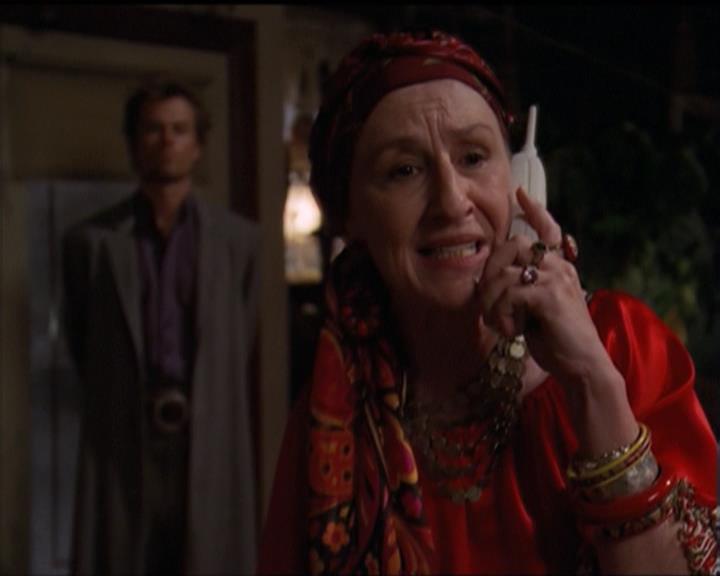 Charmed-Online-dot-net_5x06TheEyesHaveIt0213.jpg
