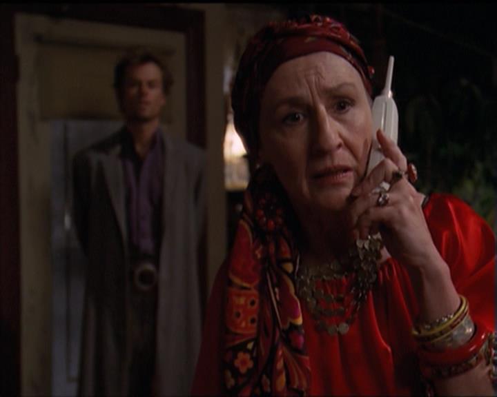 Charmed-Online-dot-net_5x06TheEyesHaveIt0214.jpg