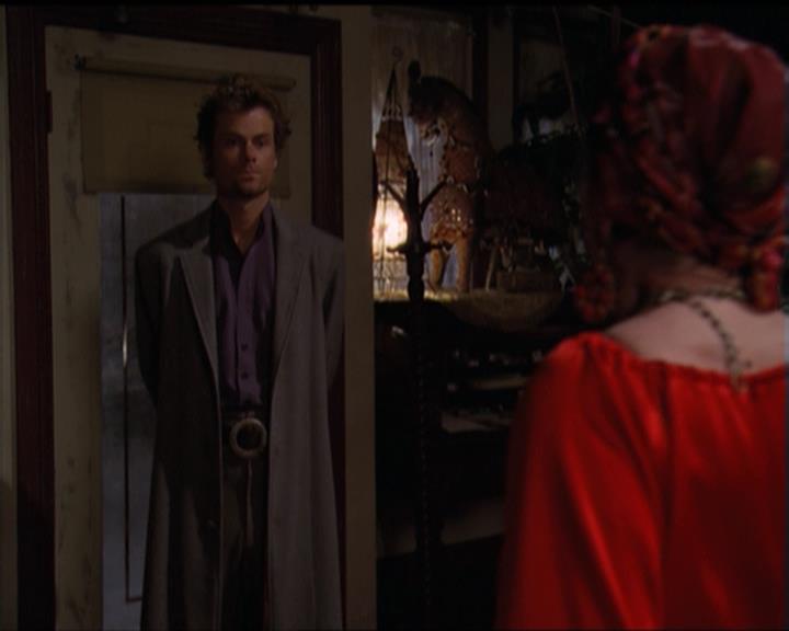 Charmed-Online-dot-net_5x06TheEyesHaveIt0216.jpg