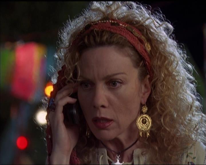 Charmed-Online-dot-net_5x06TheEyesHaveIt0219.jpg