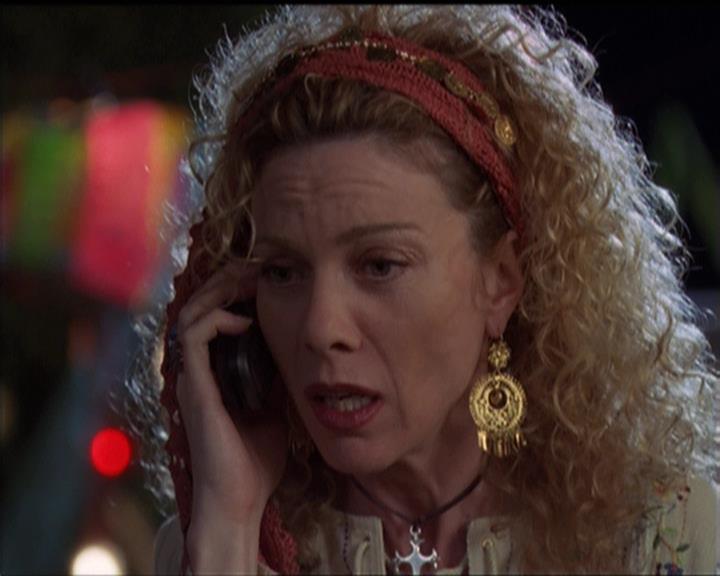 Charmed-Online-dot-net_5x06TheEyesHaveIt0222.jpg