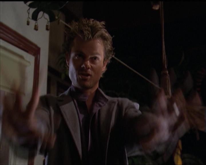 Charmed-Online-dot-net_5x06TheEyesHaveIt0233.jpg