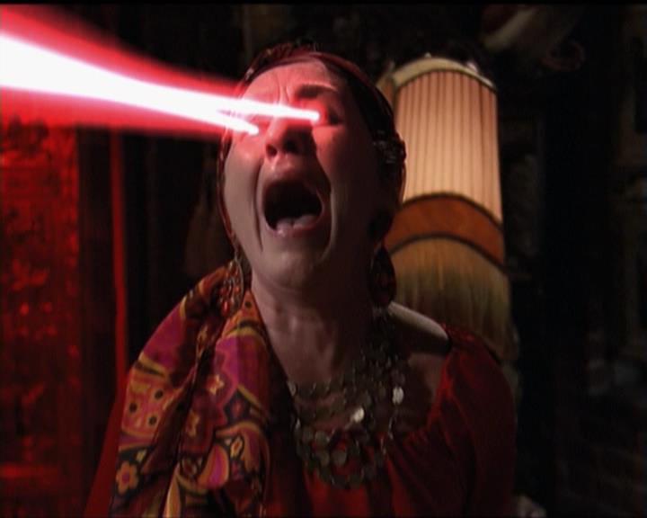 Charmed-Online-dot-net_5x06TheEyesHaveIt0239.jpg