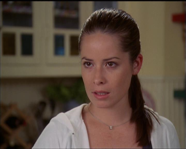 Charmed-Online-dot-net_5x06TheEyesHaveIt0340.jpg
