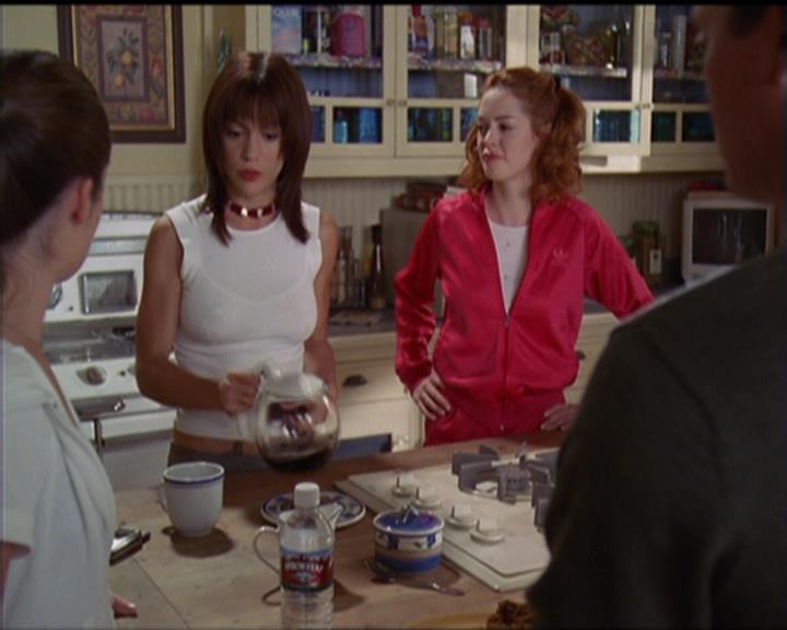 Charmed-Online-dot-net_5x06TheEyesHaveIt0375.jpg