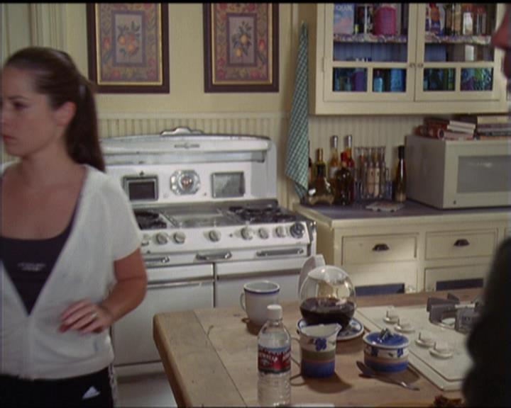 Charmed-Online-dot-net_5x06TheEyesHaveIt0396.jpg