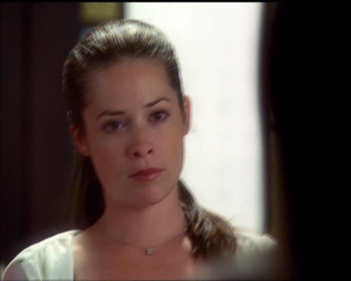Charmed-Online-dot-net_5x06TheEyesHaveIt0405.jpg