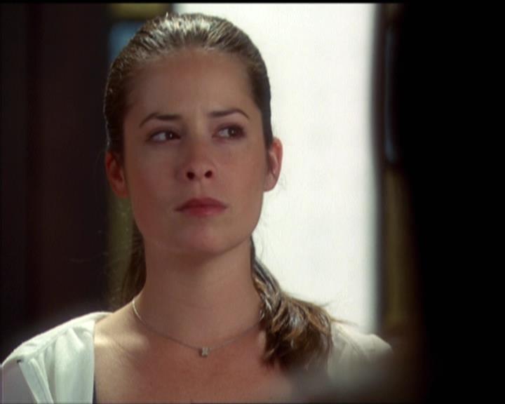 Charmed-Online-dot-net_5x06TheEyesHaveIt0416.jpg