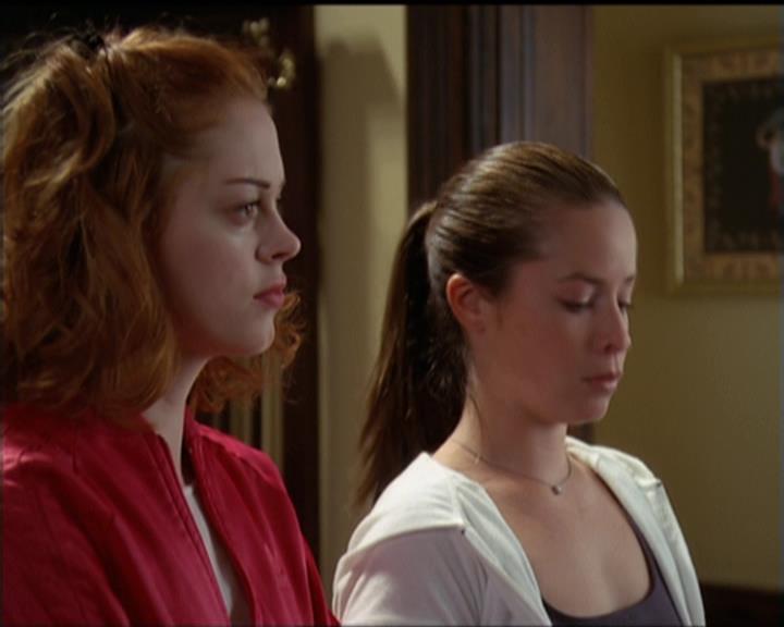 Charmed-Online-dot-net_5x06TheEyesHaveIt0428.jpg