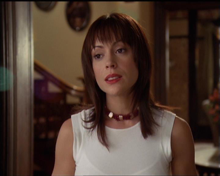 Charmed-Online-dot-net_5x06TheEyesHaveIt0459.jpg