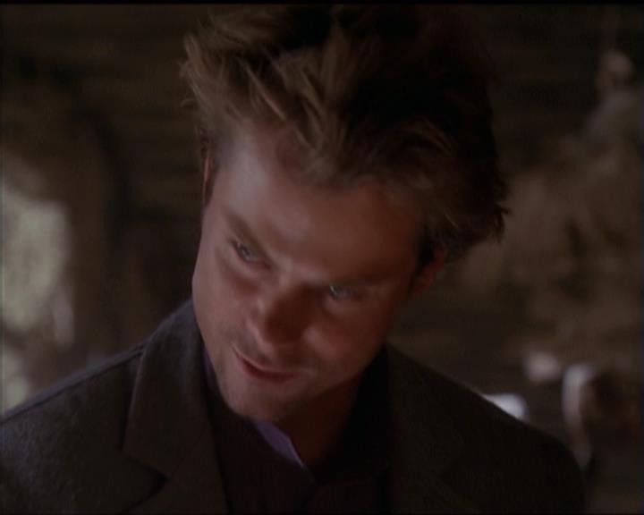 Charmed-Online-dot-net_5x06TheEyesHaveIt0515.jpg