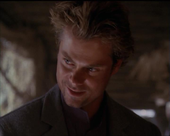 Charmed-Online-dot-net_5x06TheEyesHaveIt0517.jpg
