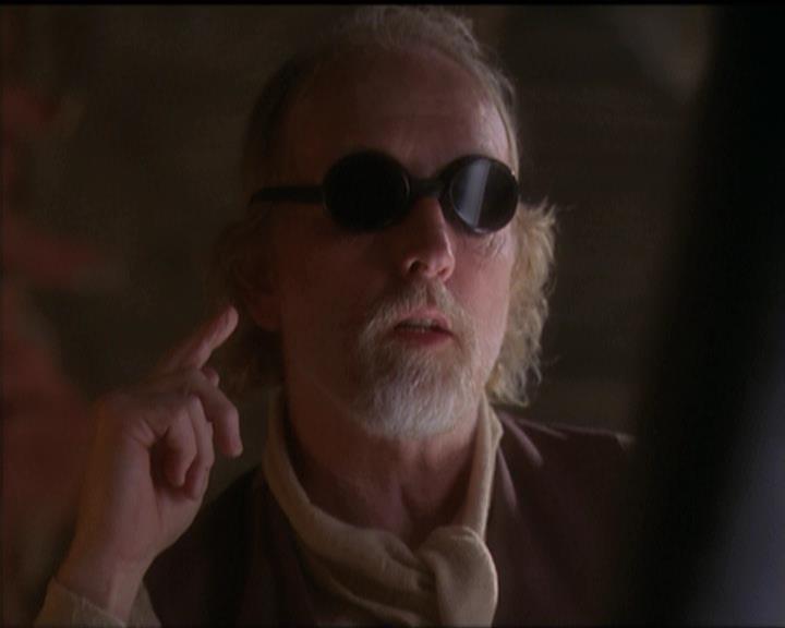 Charmed-Online-dot-net_5x06TheEyesHaveIt0519.jpg