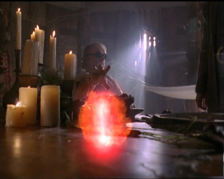 Charmed-Online-dot-net_5x06TheEyesHaveIt0533.jpg