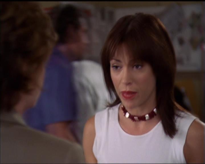 Charmed-Online-dot-net_5x06TheEyesHaveIt0666.jpg