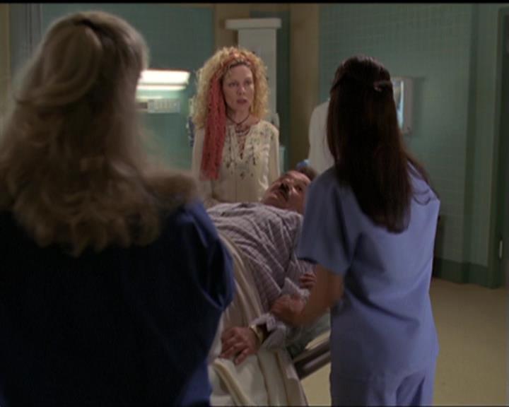 Charmed-Online-dot-net_5x06TheEyesHaveIt0696.jpg