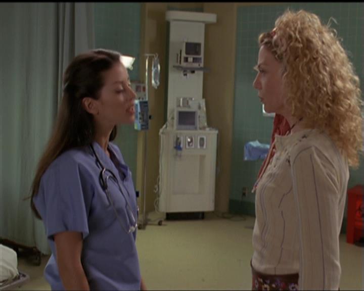 Charmed-Online-dot-net_5x06TheEyesHaveIt0702.jpg