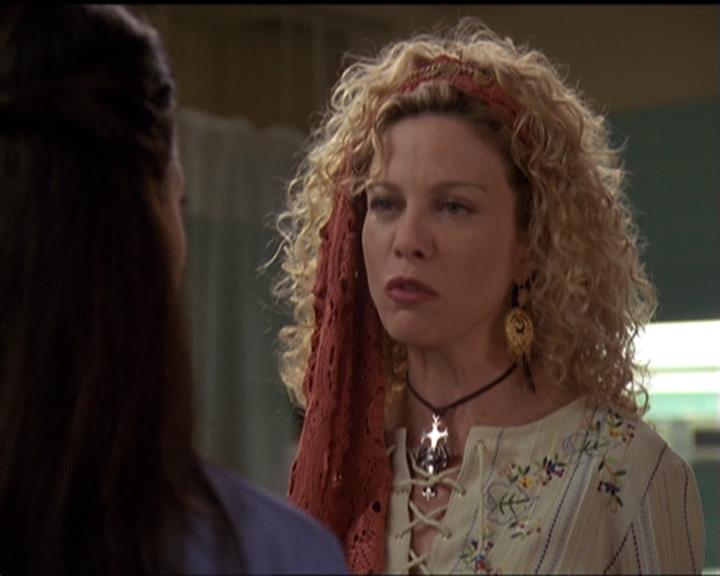 Charmed-Online-dot-net_5x06TheEyesHaveIt0726.jpg
