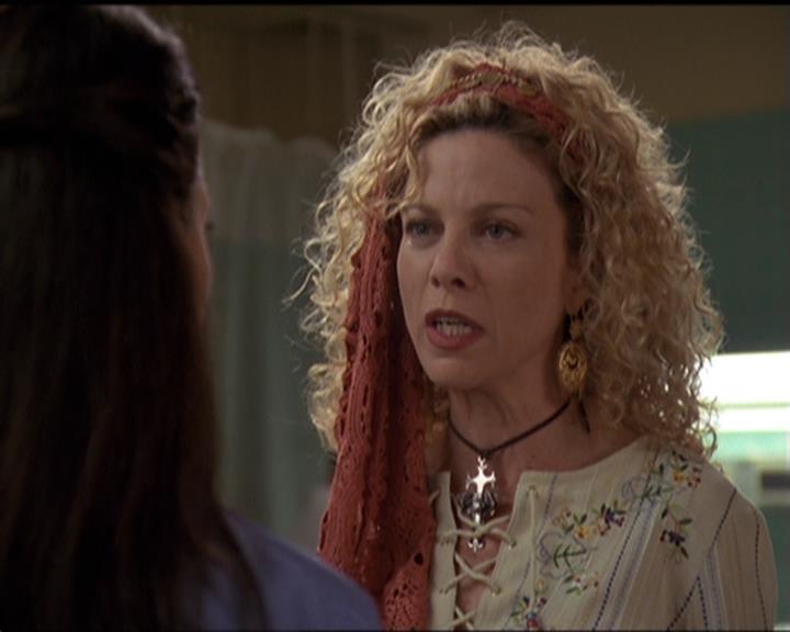 Charmed-Online-dot-net_5x06TheEyesHaveIt0727.jpg