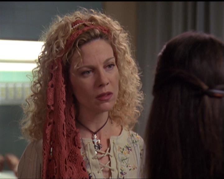 Charmed-Online-dot-net_5x06TheEyesHaveIt0758.jpg