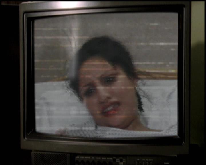 Charmed-Online-dot-net_5x06TheEyesHaveIt0809.jpg