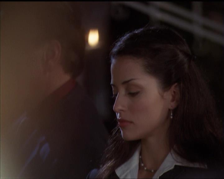 Charmed-Online-dot-net_5x06TheEyesHaveIt0900.jpg