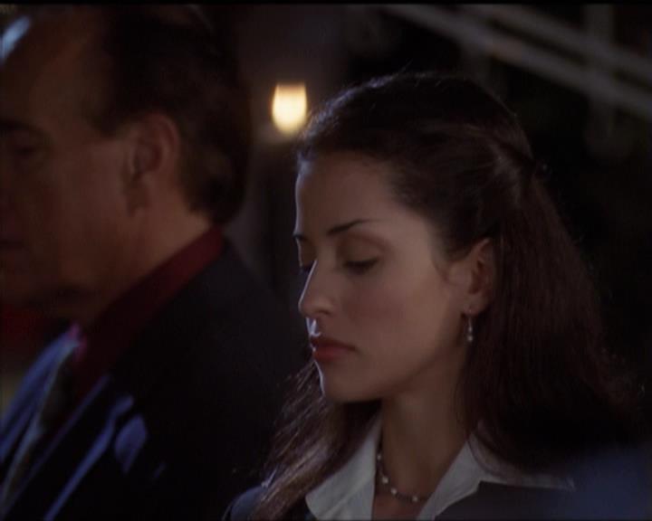 Charmed-Online-dot-net_5x06TheEyesHaveIt0901.jpg