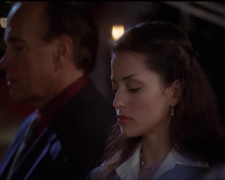 Charmed-Online-dot-net_5x06TheEyesHaveIt0902.jpg