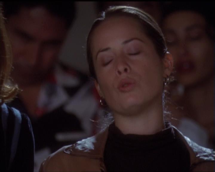 Charmed-Online-dot-net_5x06TheEyesHaveIt0920.jpg